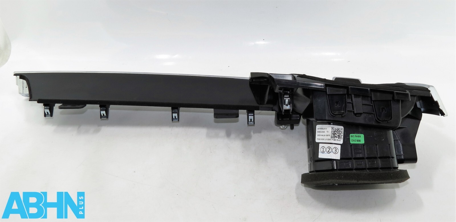 684116UA2A Nissan Qashqai J12 Genuine Left Side/ Passenger Side Air Vent Trim - Image 7