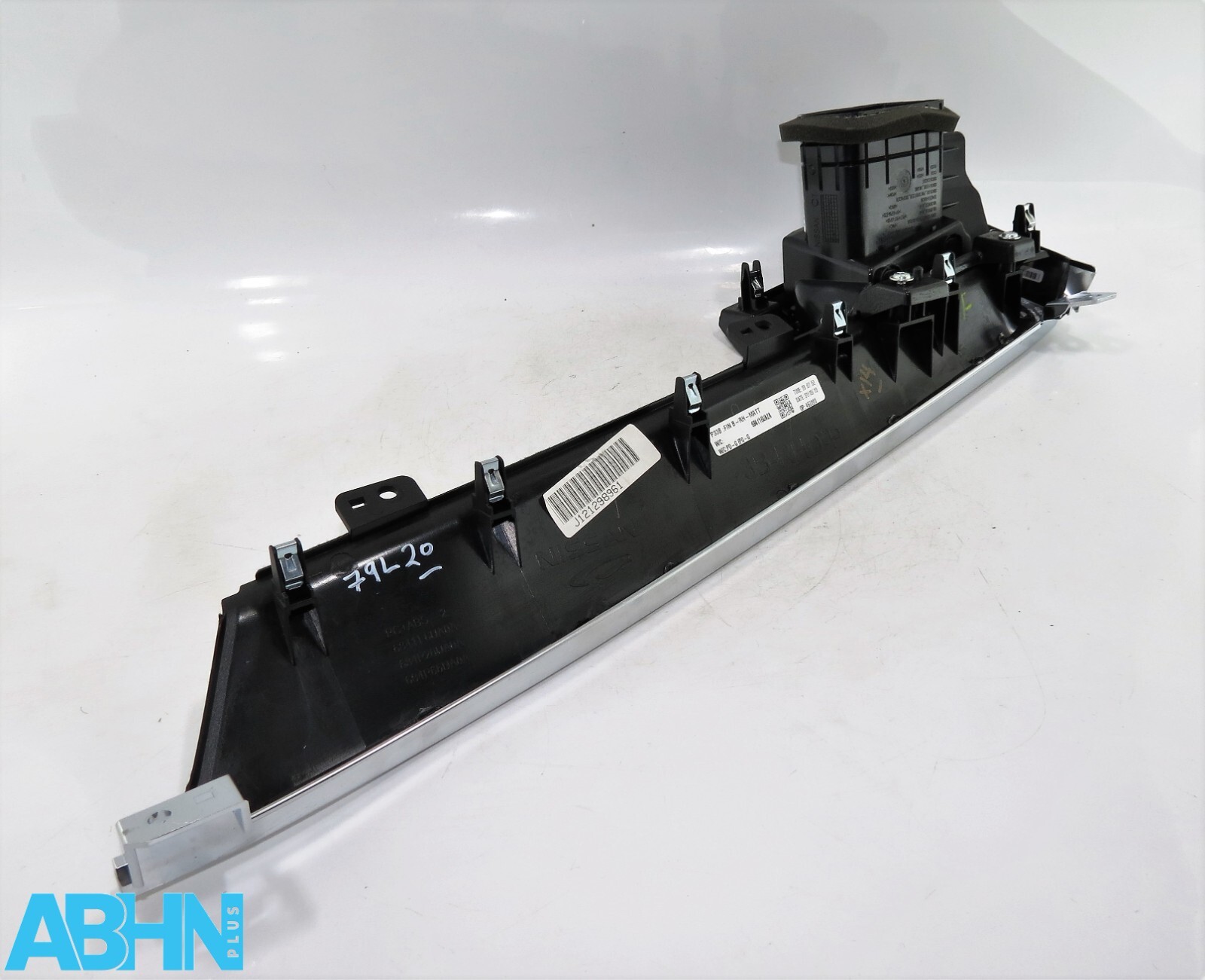 684116UA2A Nissan Qashqai J12 Genuine Left Side/ Passenger Side Air Vent Trim - Image 8