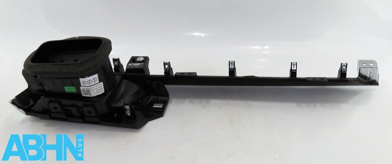 684116UA2A Nissan Qashqai J12 Genuine Left Side/ Passenger Side Air Vent Trim - Image 10