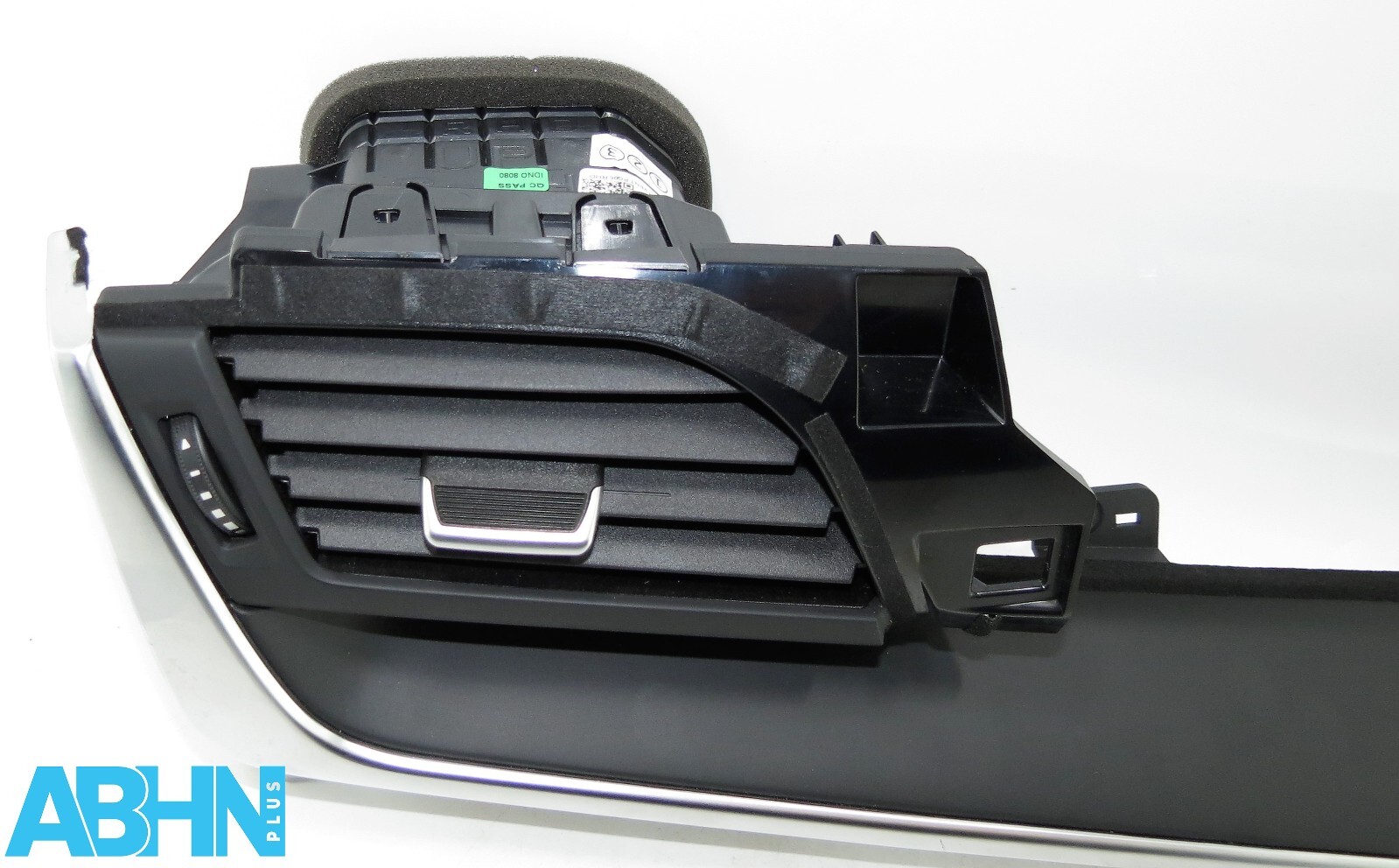 684116UA2A Nissan Qashqai J12 Genuine Left Side/ Passenger Side Air Vent Trim - Image 11
