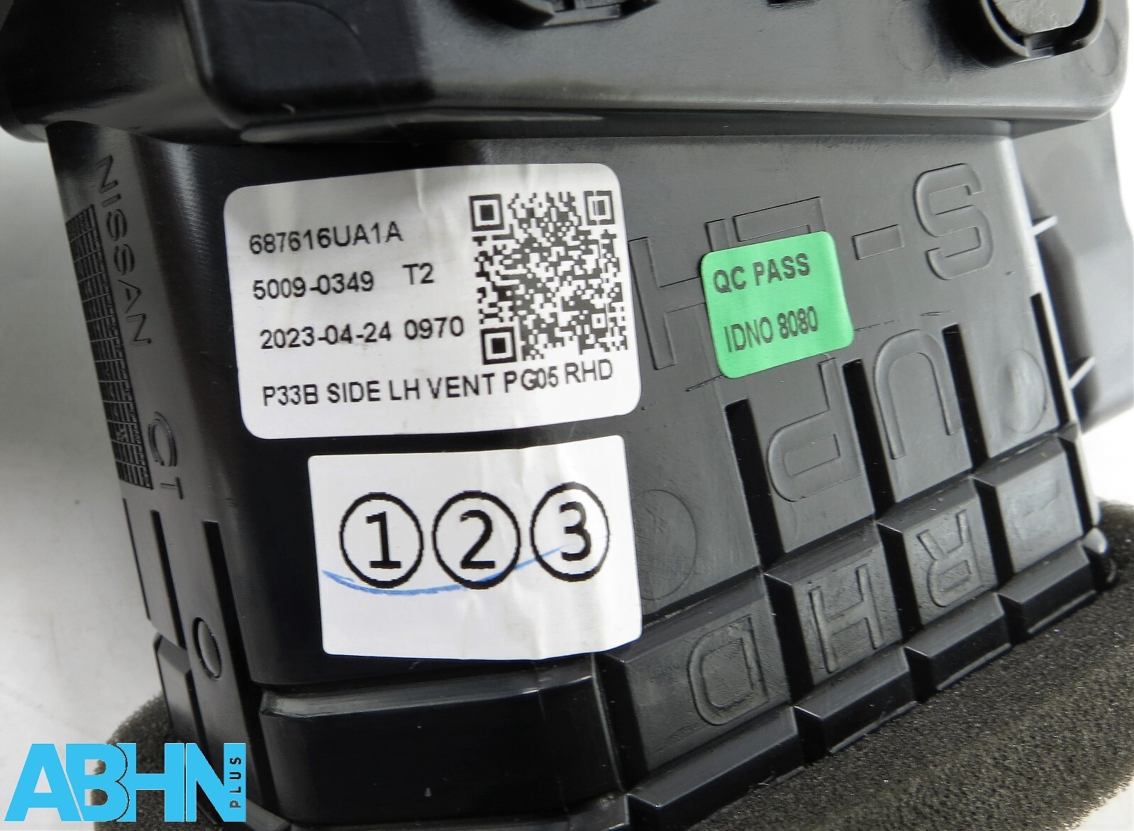 684116UA2A Nissan Qashqai J12 Genuine Left Side/ Passenger Side Air Vent Trim - Image 15