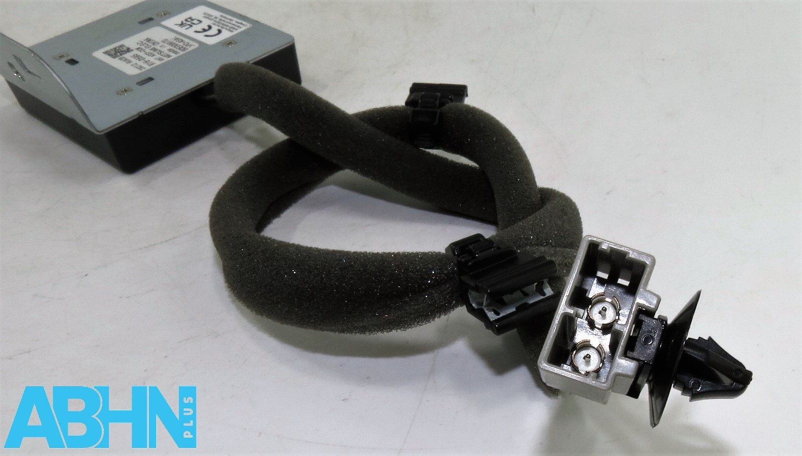 282126UA2B Nissan Qashqai J12 Genuine Aerial Frequency Antenna Amplifier Unit - Image 4