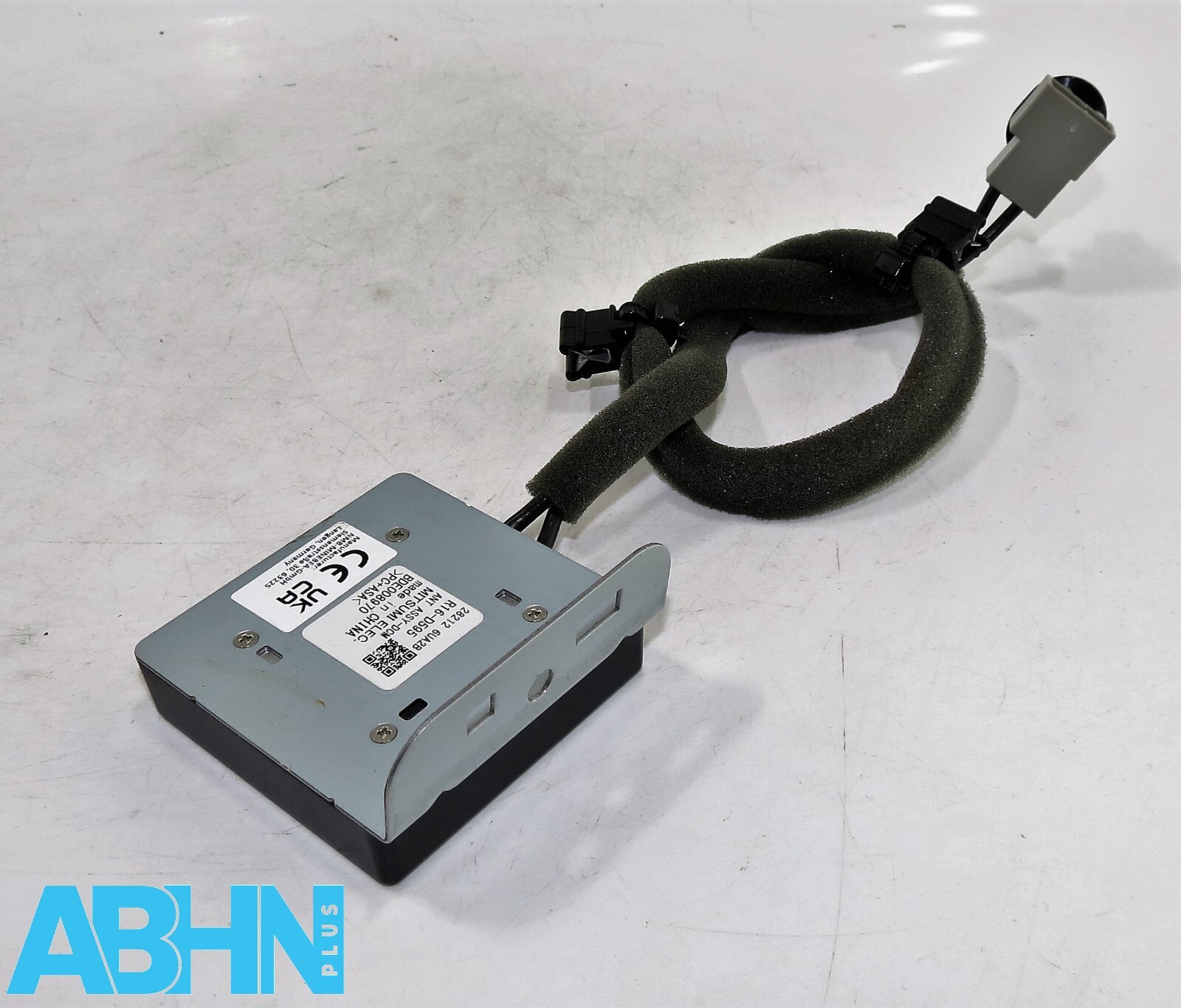 282126UA2B Nissan Qashqai J12 Genuine Aerial Frequency Antenna Amplifier Unit - Image 5