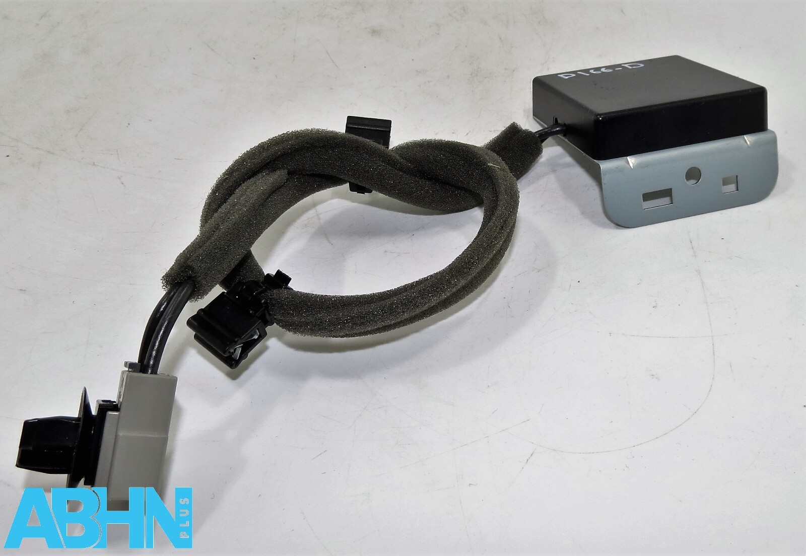 282126UA2B Nissan Qashqai J12 Genuine Aerial Frequency Antenna Amplifier Unit - Image 6