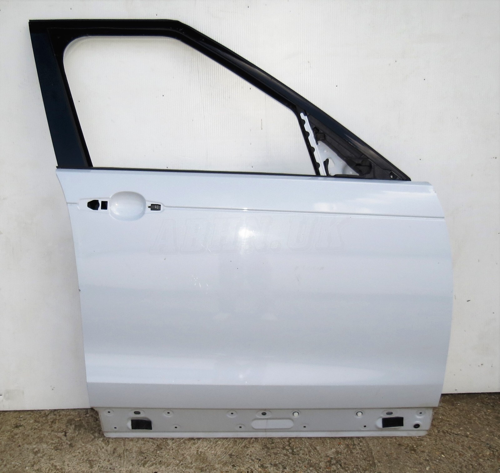 Land Rover Discovery V 5 L462 O/S Right Hand Side Bare Door Panel Yulong White