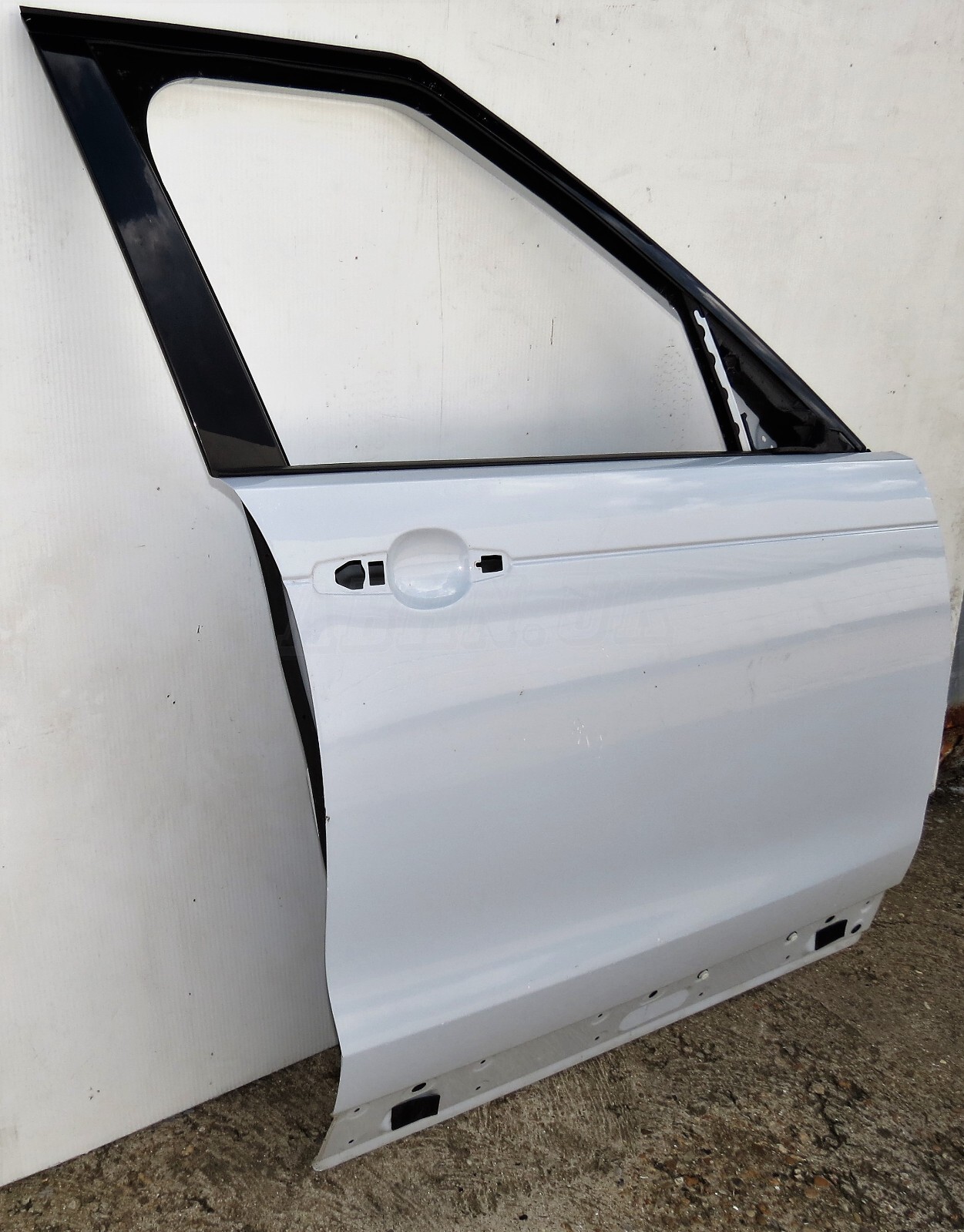 Land Rover Discovery V 5 L462 O/S Right Hand Side Bare Door Panel Yulong White - Image 2