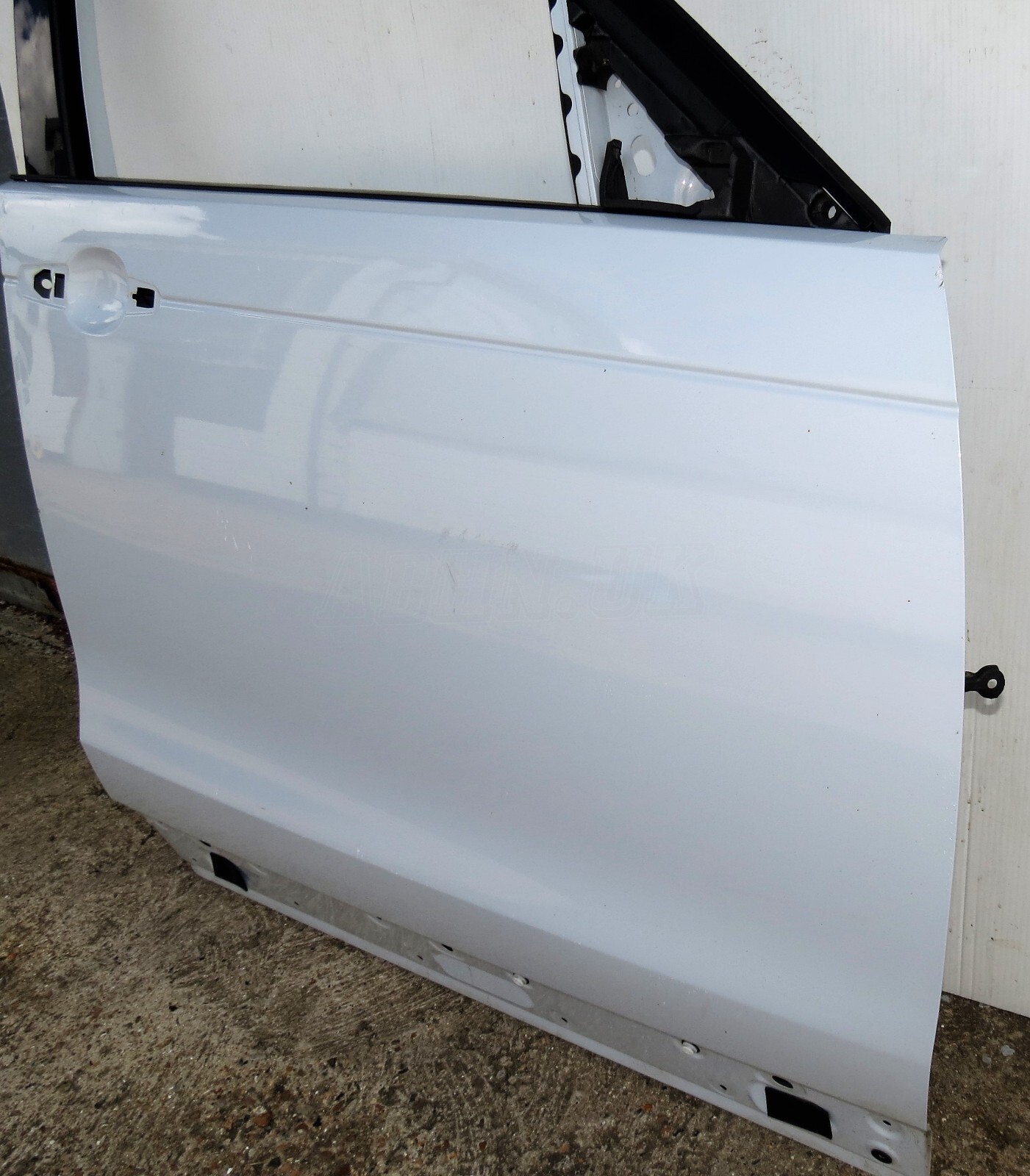 Land Rover Discovery V 5 L462 O/S Right Hand Side Bare Door Panel Yulong White - Image 3