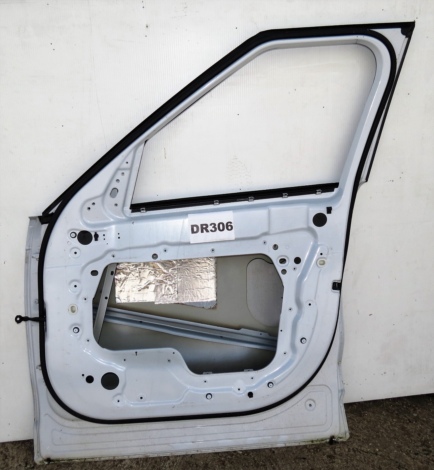 Land Rover Discovery V 5 L462 O/S Right Hand Side Bare Door Panel Yulong White - Image 9