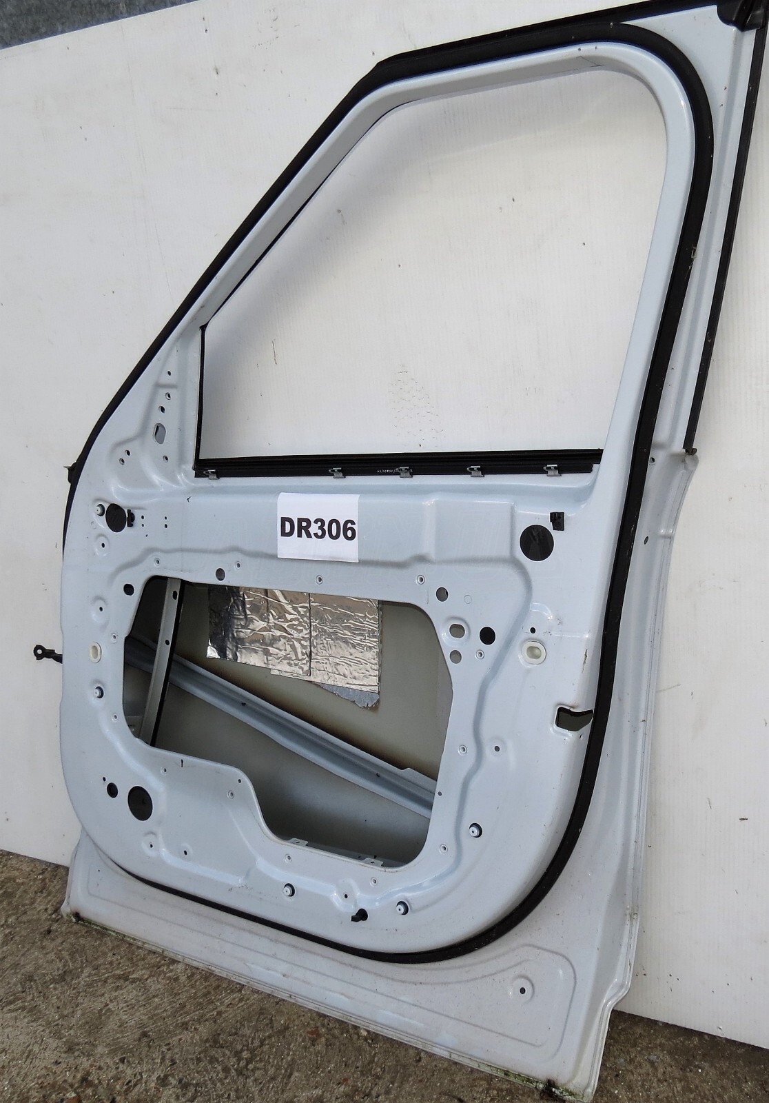 Land Rover Discovery V 5 L462 O/S Right Hand Side Bare Door Panel Yulong White - Image 10