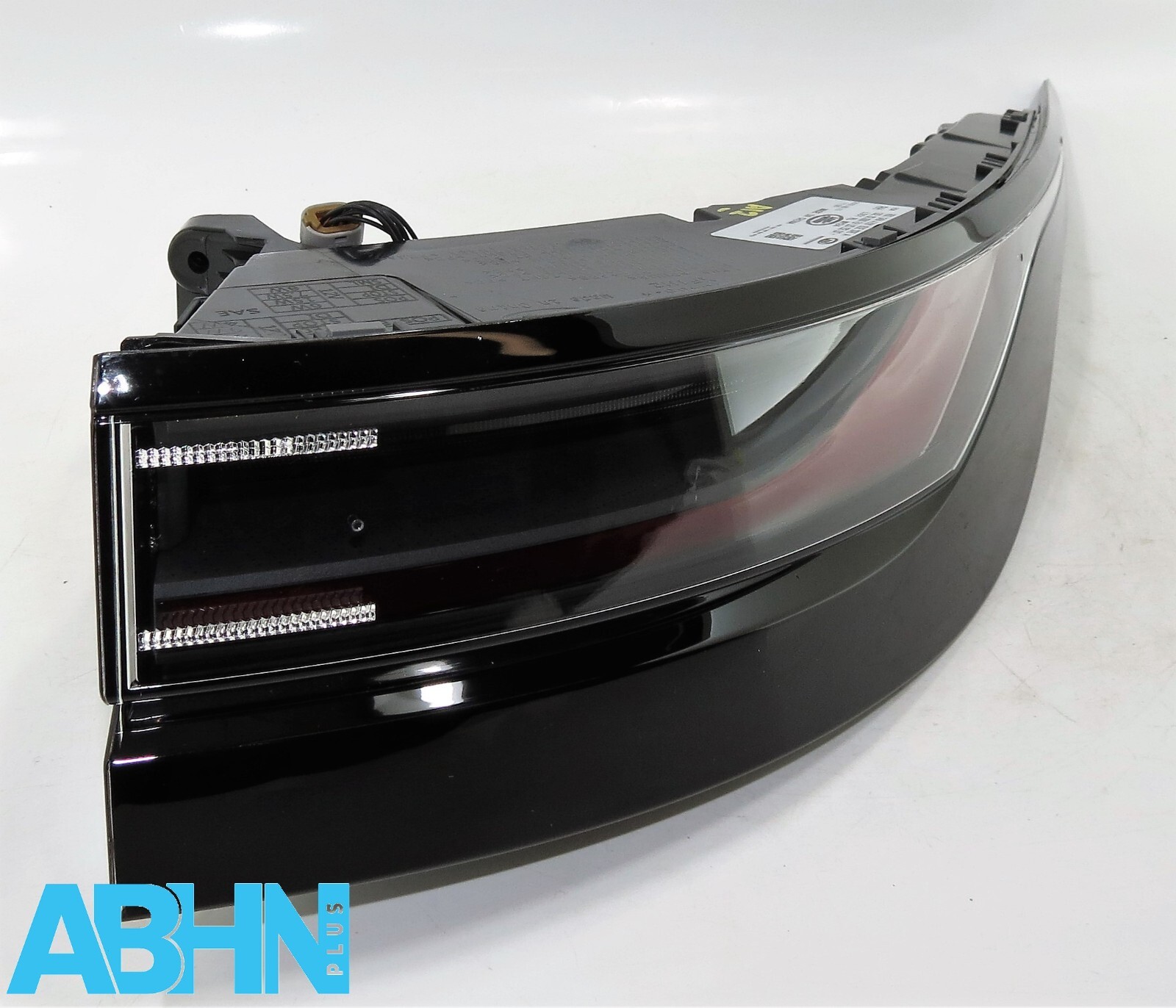 R8D2-13404-AC LR Range Rover Evoque L551 (2024) Right Rear Body Outer Light Assy - Image 9