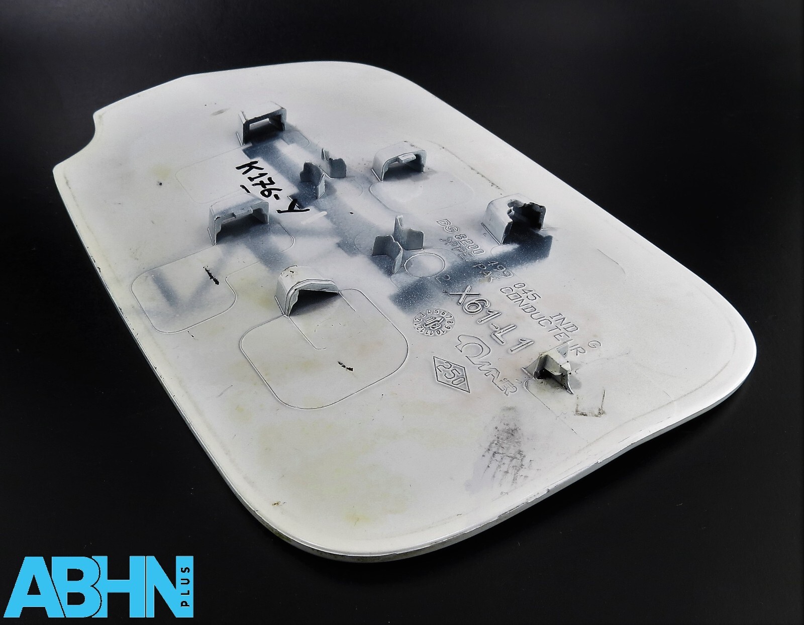 Renault Kangoo MK2 (08-18) Fuel Filler Flap Cover 8200499045 Solid White X61-L1 - Image 9