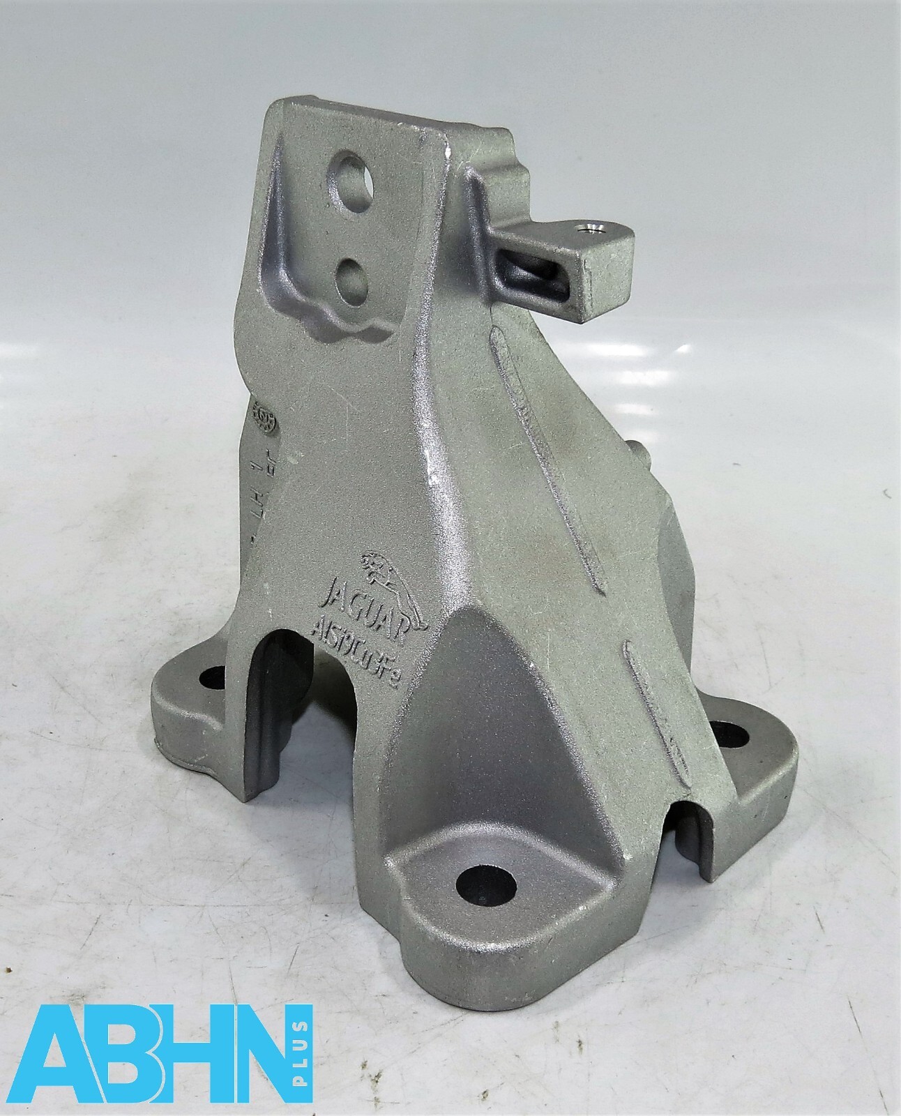 GX73-6061-FC Jaguar XE 15-24 Genuine New GHJXB LH Left Side Engine Mount Bracket - Image 2