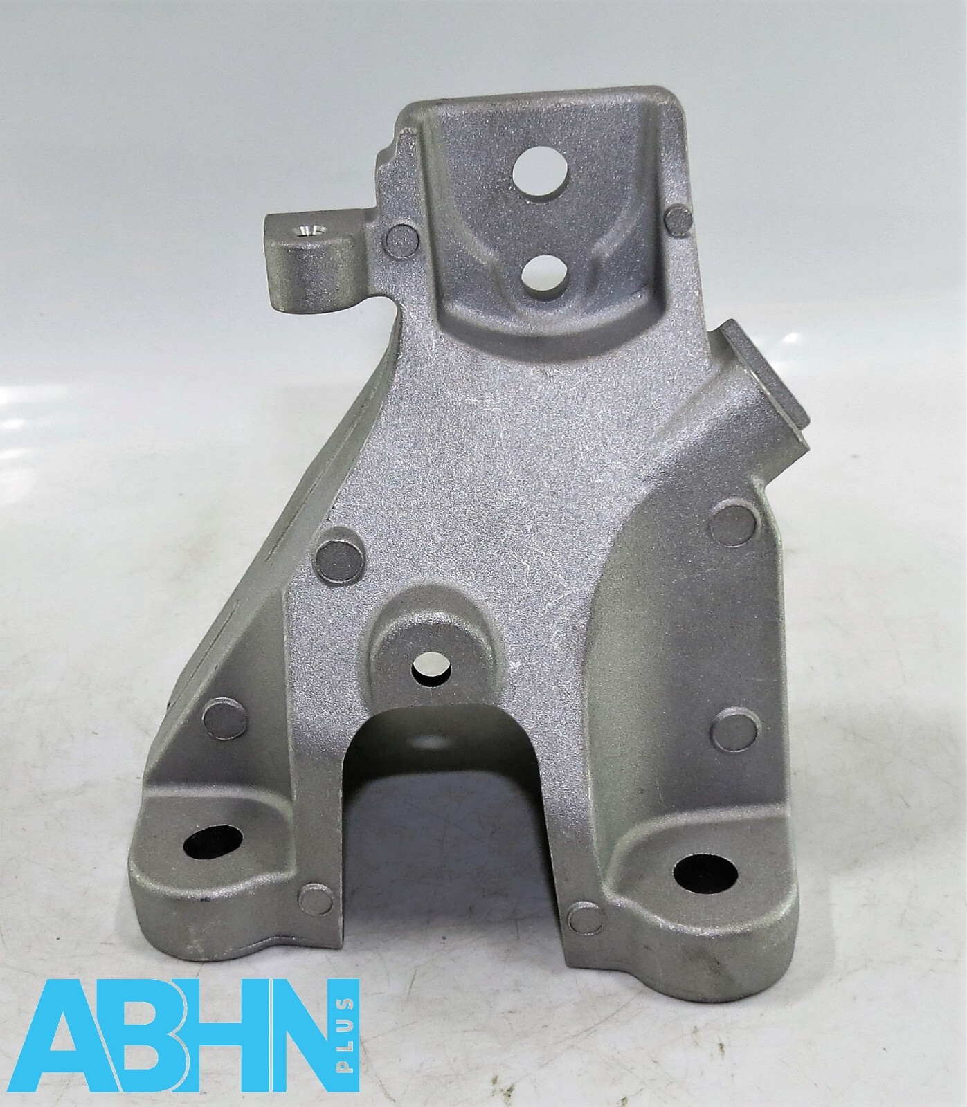 GX73-6061-FC Jaguar XE 15-24 Genuine New GHJXB LH Left Side Engine Mount Bracket - Image 4