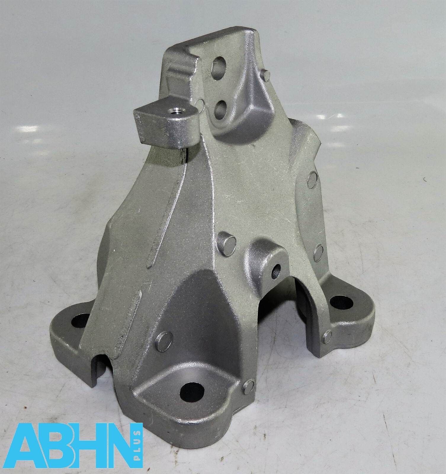 GX73-6061-FC Jaguar XE 15-24 Genuine New GHJXB LH Left Side Engine Mount Bracket - Image 5