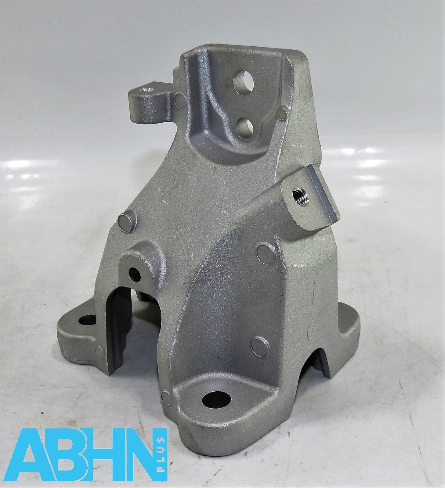 GX73-6061-FC Jaguar XE 15-24 Genuine New GHJXB LH Left Side Engine Mount Bracket - Image 6