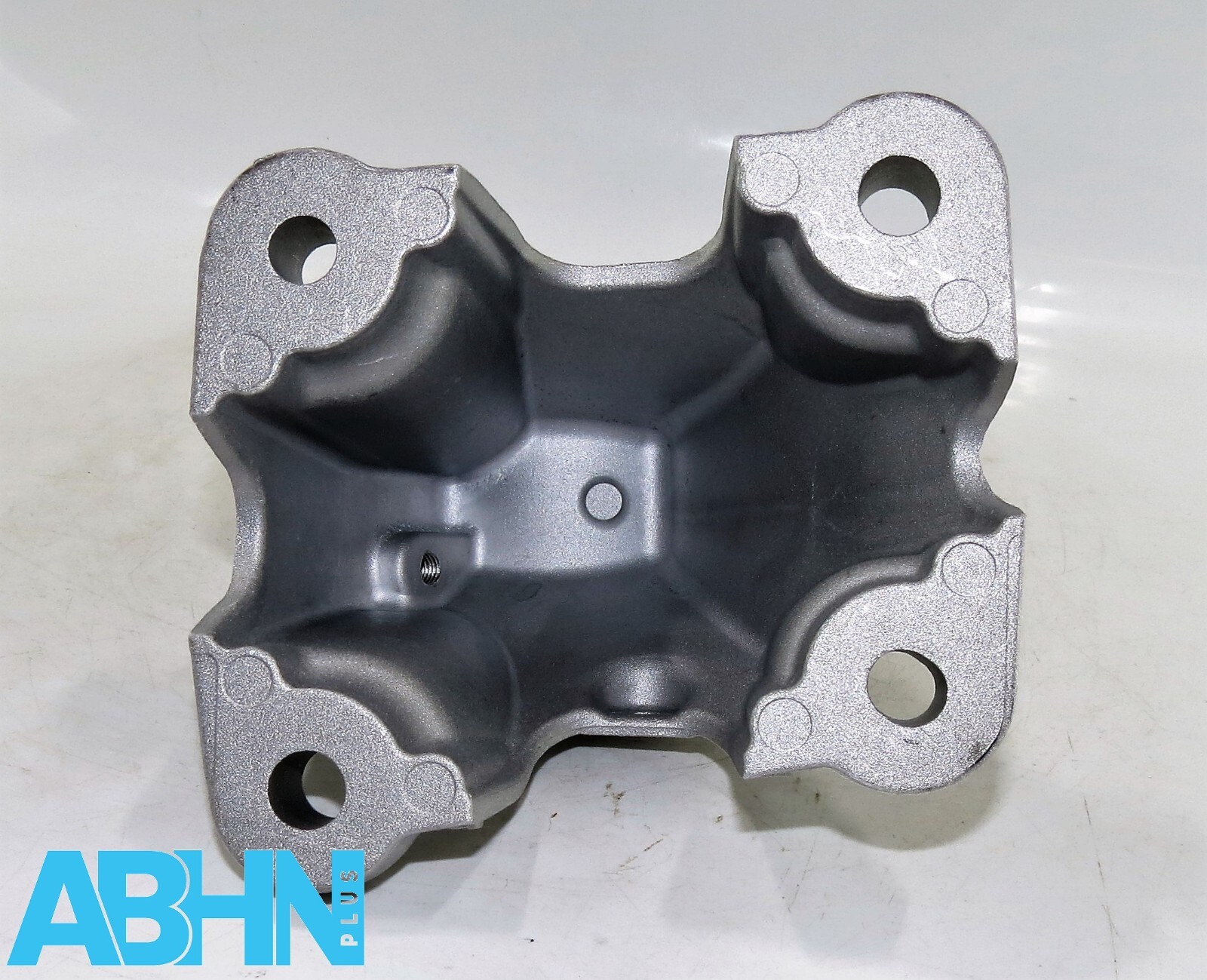 GX73-6061-FC Jaguar XE 15-24 Genuine New GHJXB LH Left Side Engine Mount Bracket - Image 7