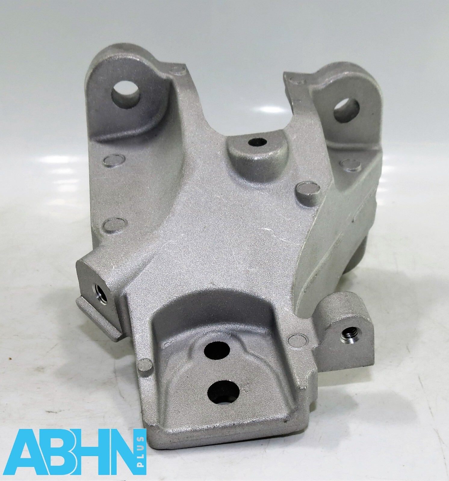 GX73-6061-FC Jaguar XE 15-24 Genuine New GHJXB LH Left Side Engine Mount Bracket - Image 8