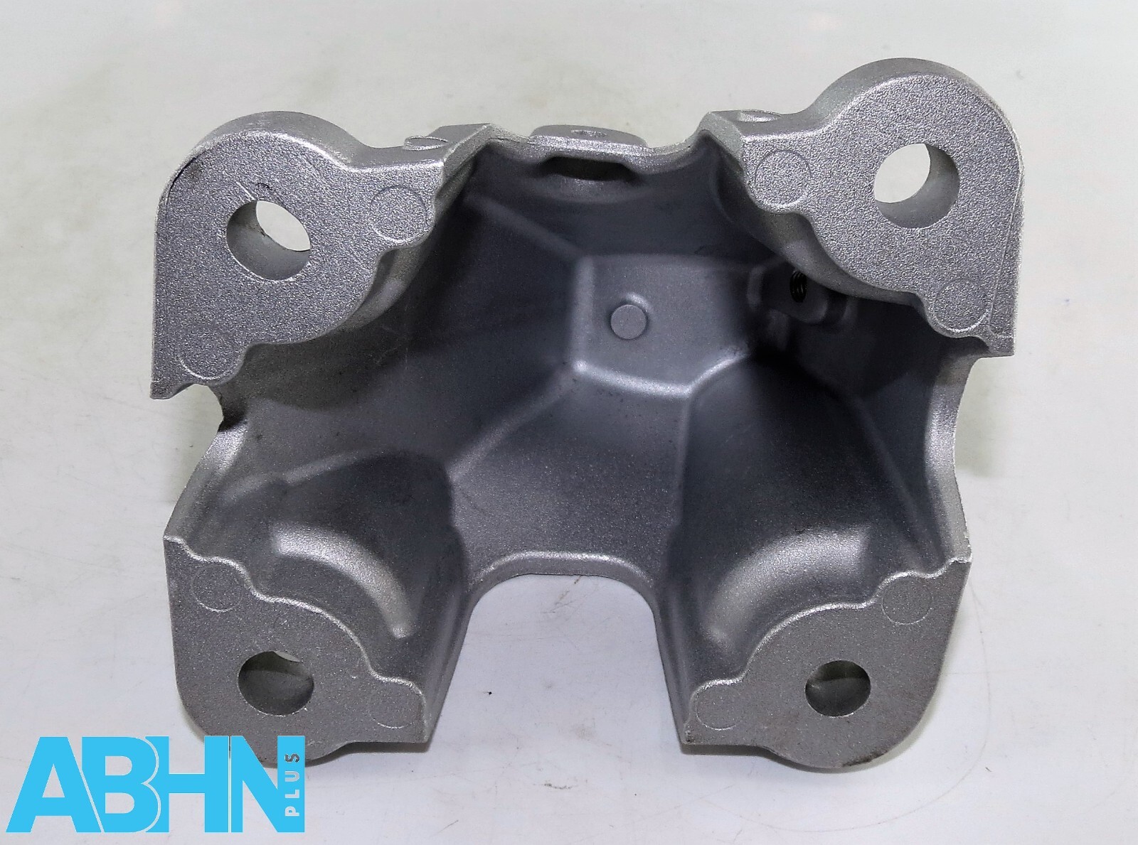 GX73-6061-FC Jaguar XE 15-24 Genuine New GHJXB LH Left Side Engine Mount Bracket - Image 9