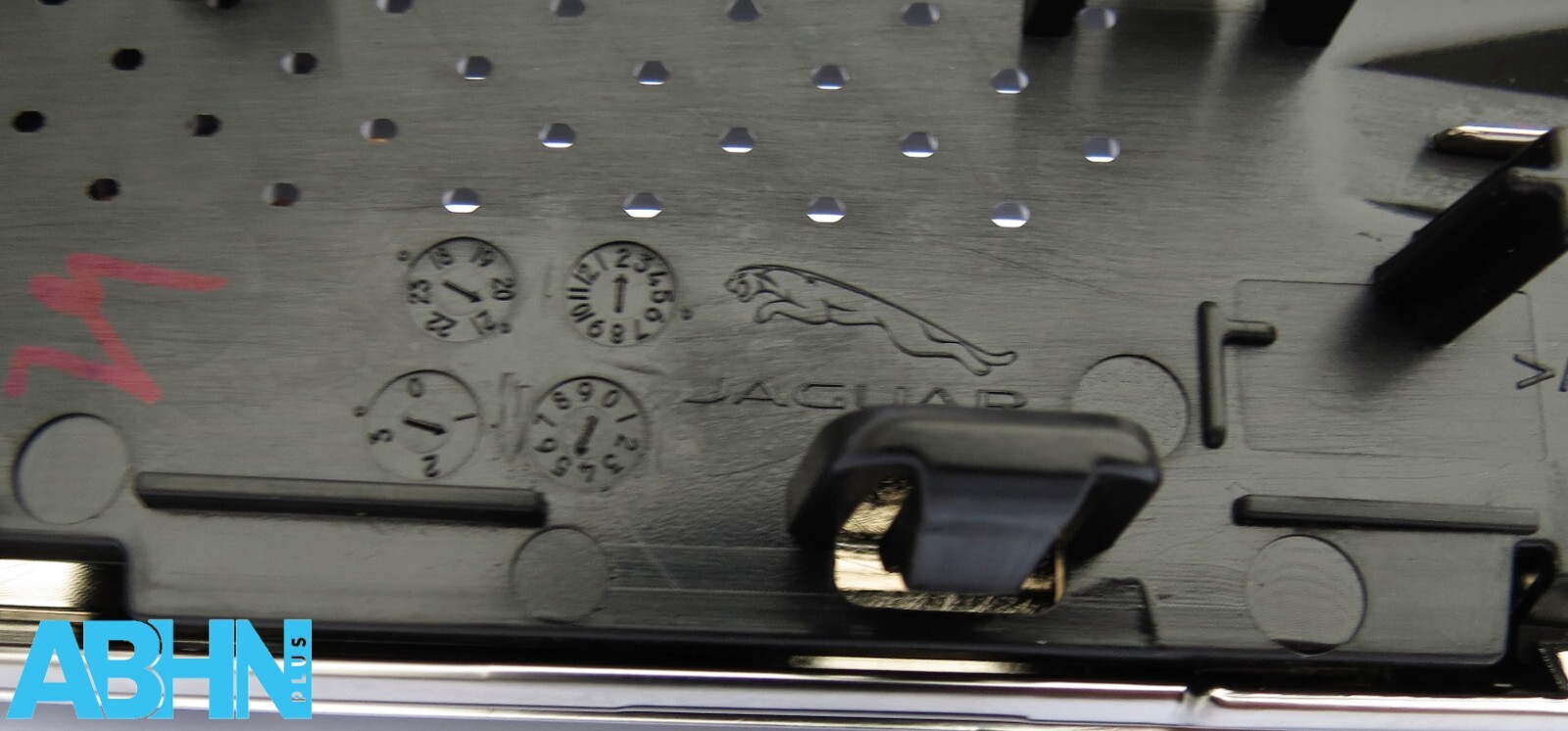 GX73-280B10-BE Jaguar F-Pace Genuine Right Side Wing Fender Grill Noble Chrome - Image 10