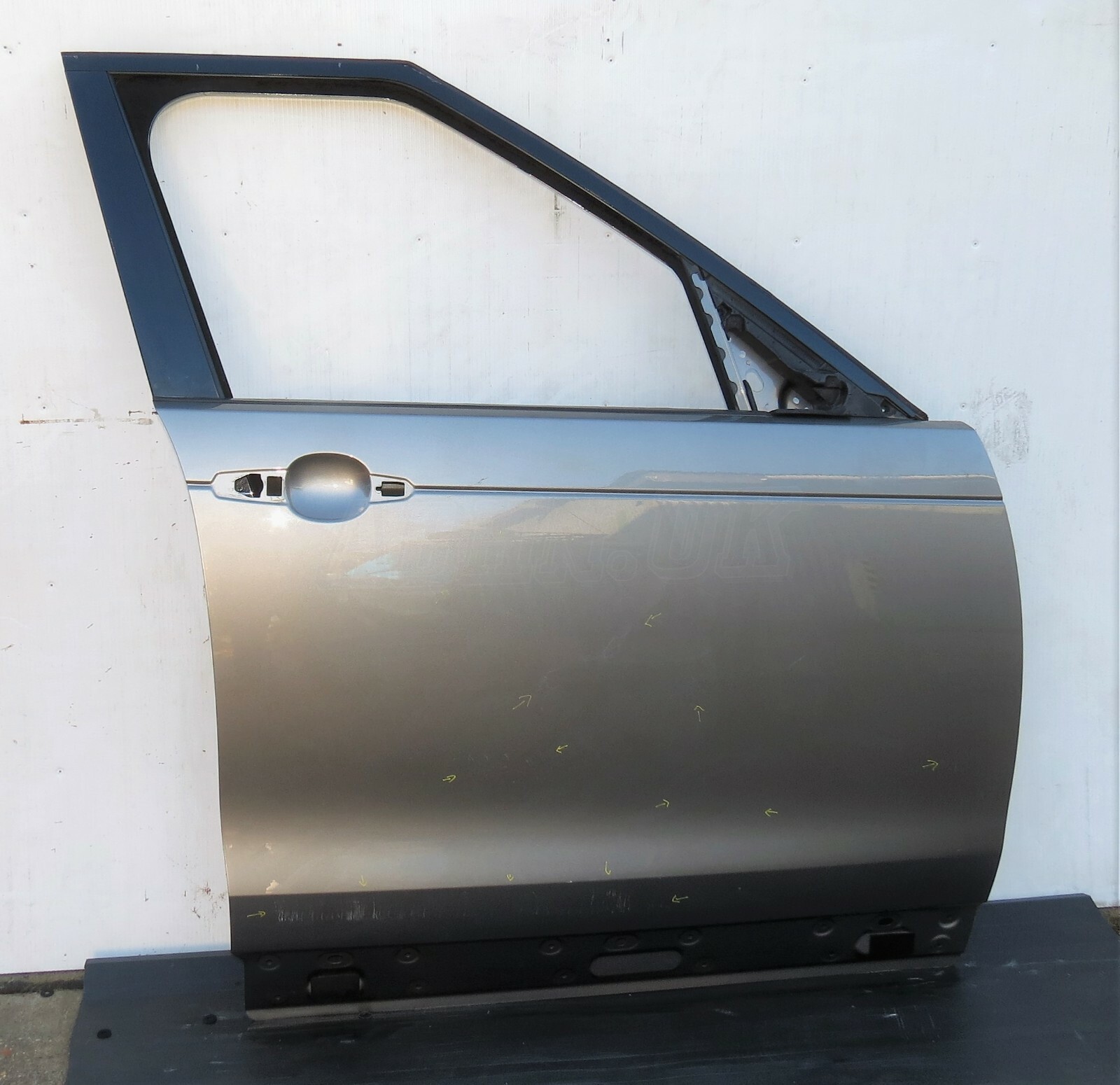 Land Rover Discovery 5/ V Genuine Right RH Side Bare Door Panel Kaikoura Stone - Image 2