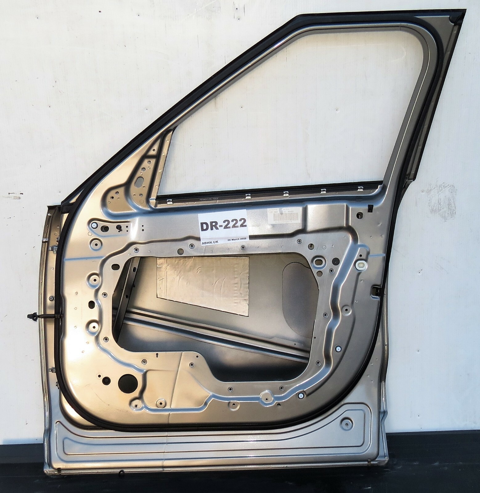 Land Rover Discovery 5/ V Genuine Right RH Side Bare Door Panel Kaikoura Stone - Image 7