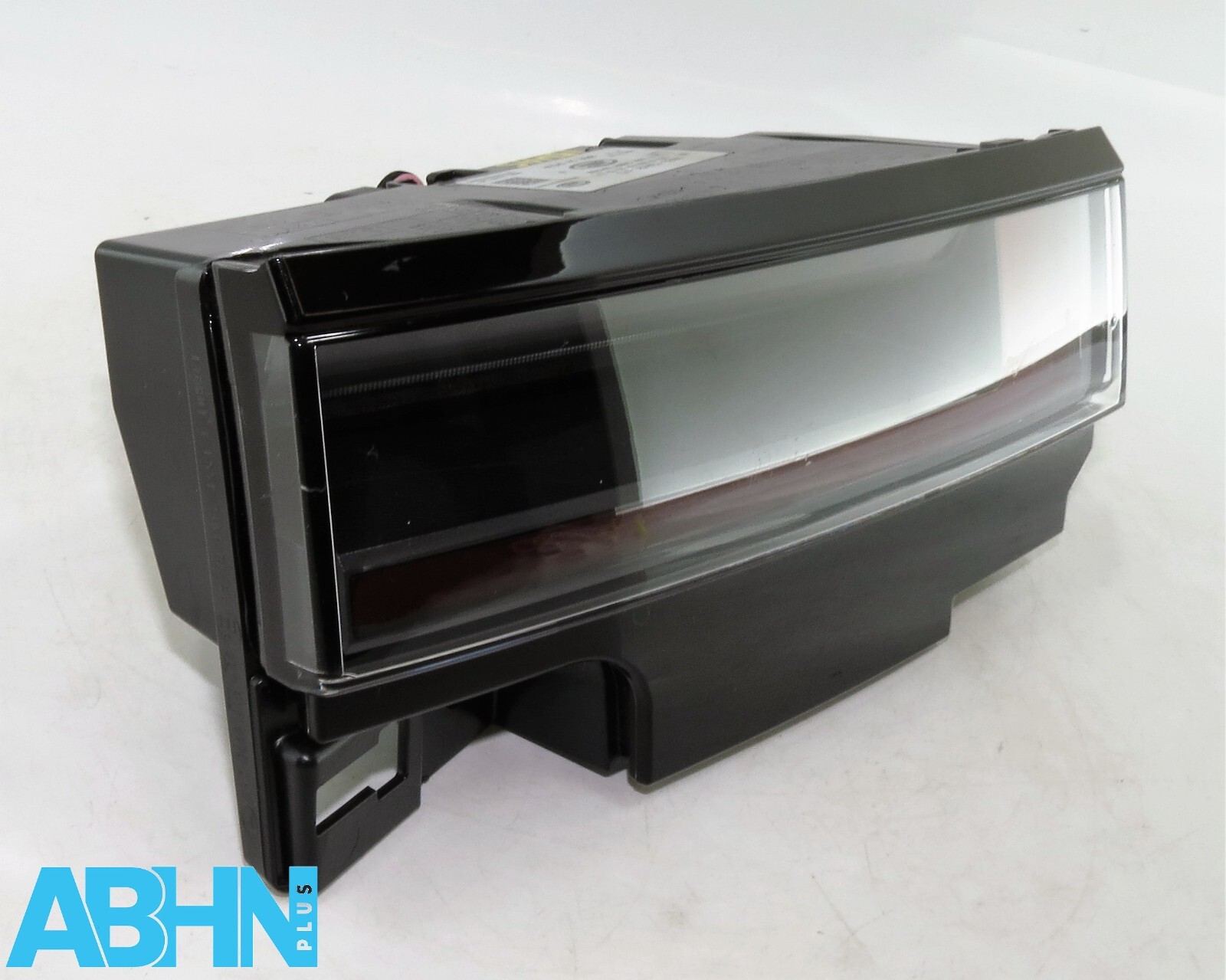 R8D213A421AD Range Rover Evoque L551 24 Genuine Rear Left Tailgate Light BA RW 6 - Image 4