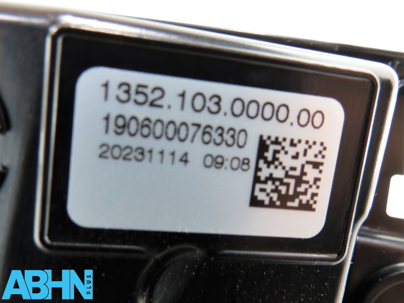 R8D213A421AD Range Rover Evoque L551 24 Genuine Rear Left Tailgate Light BA RW 6 - Image 9