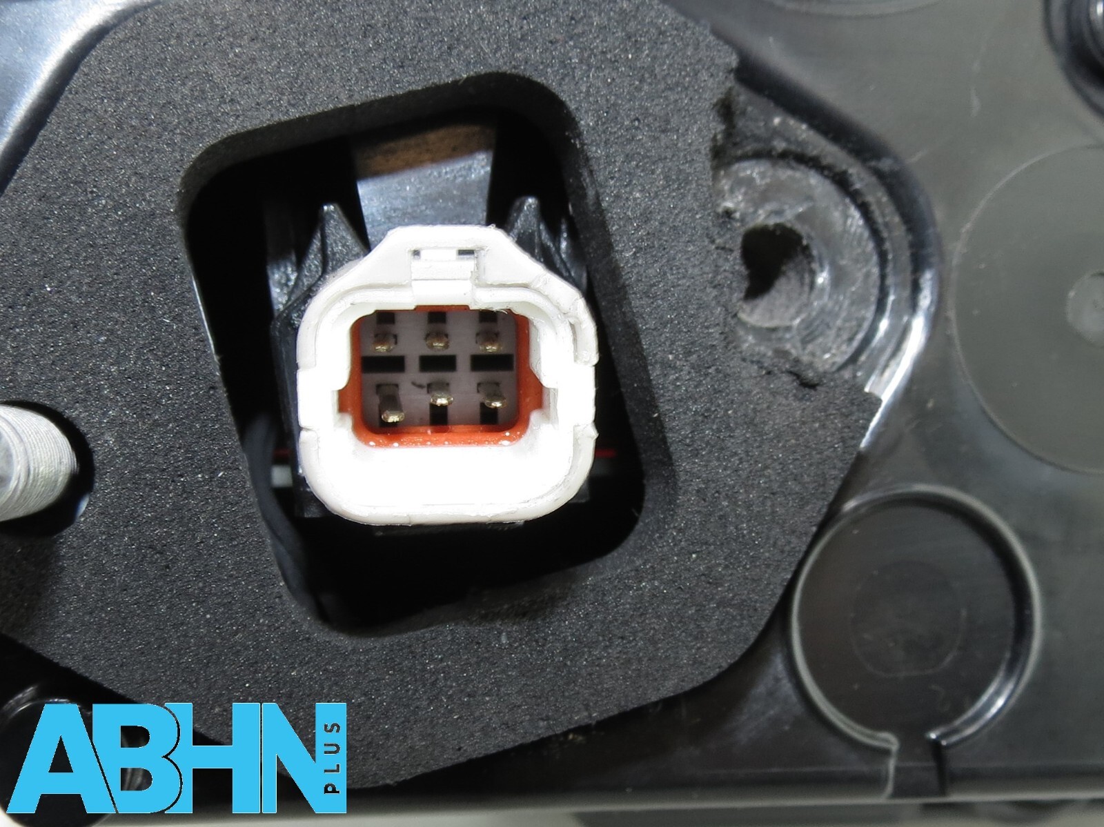 R8D213A421AD Range Rover Evoque L551 24 Genuine Rear Left Tailgate Light BA RW 1 - Image 11