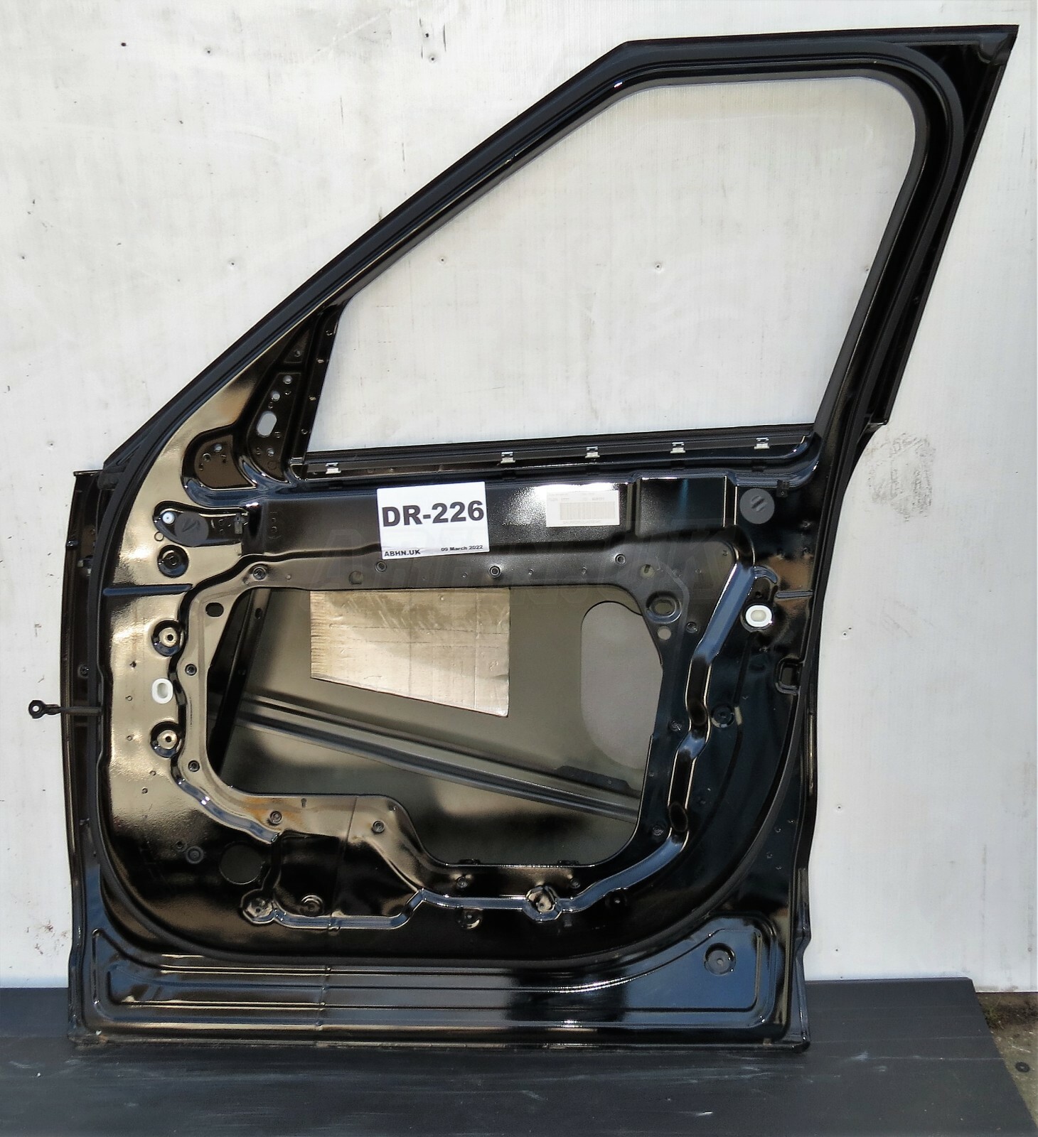 Land Rover Discovery 5 L462 Genuine Right RH Side Bare Door Panel Narvik Black - Image 7