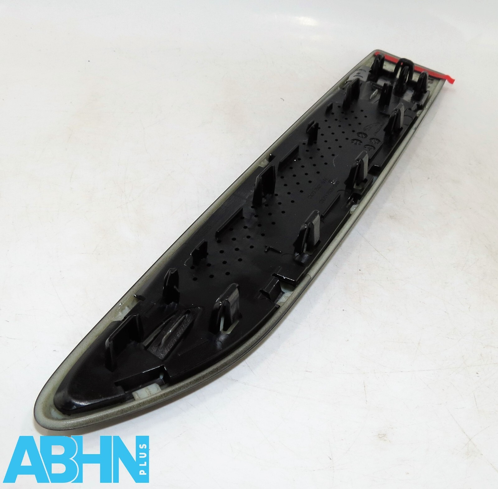 Jaguar XF X260 Genuine New Pair Left + Right Side Wing Fender Vent Trim Black - Image 11