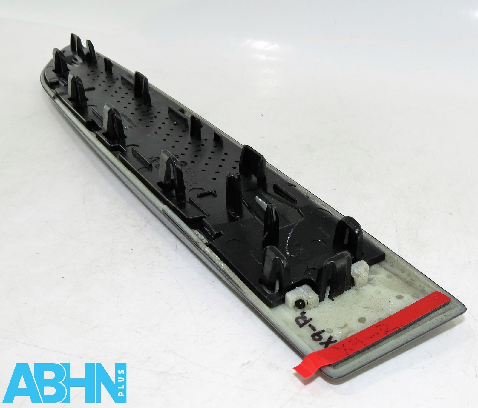 Jaguar XF X260 Genuine New Pair Left + Right Side Wing Fender Vent Trim Black - Image 12