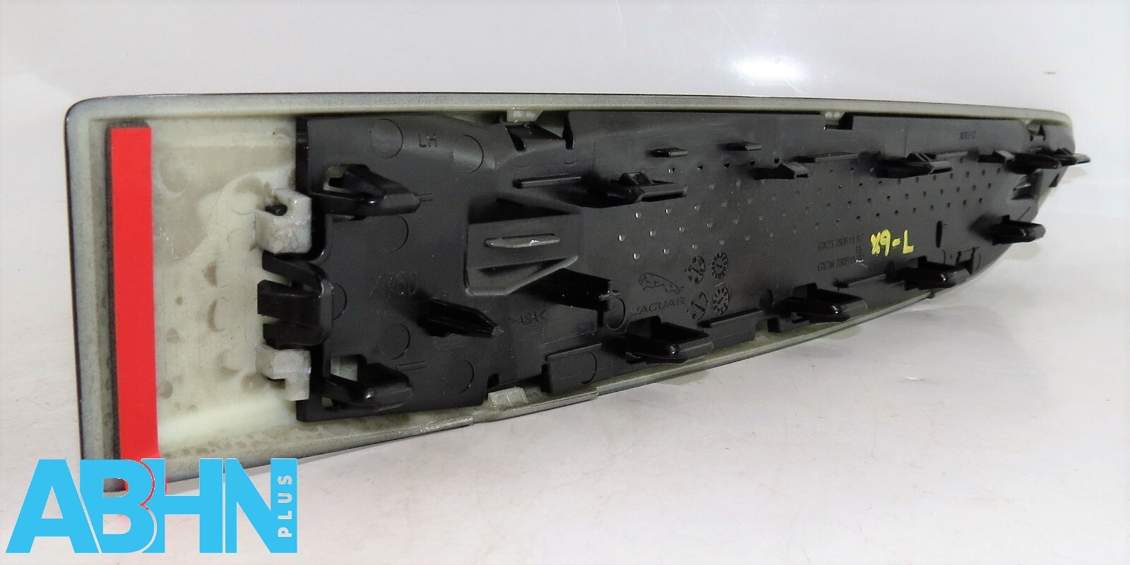 Jaguar XF X260 Genuine New Pair Left + Right Side Wing Fender Vent Trim Black - Image 16