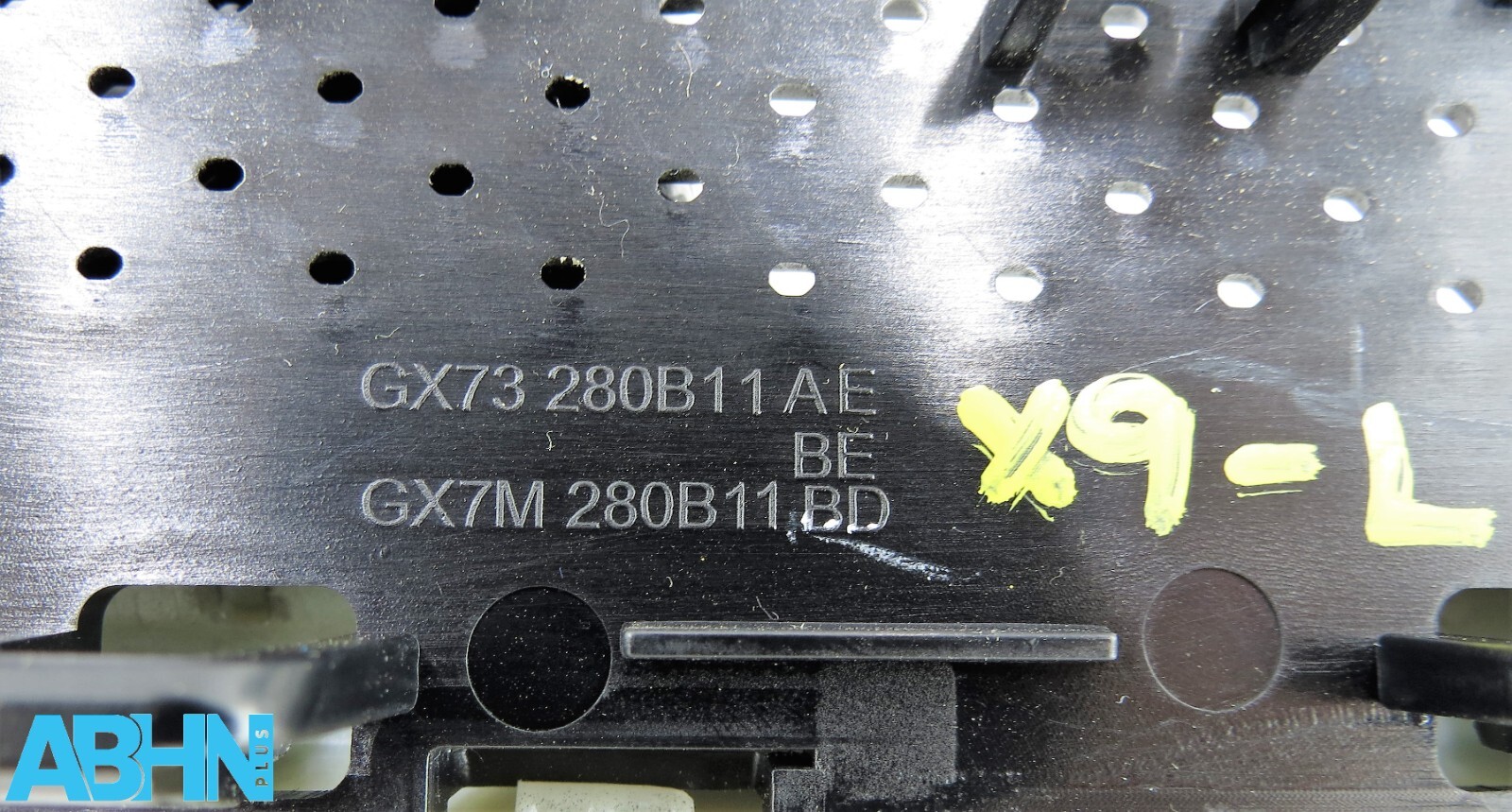 Jaguar XF X260 Genuine New Pair Left + Right Side Wing Fender Vent Trim Black - Image 18