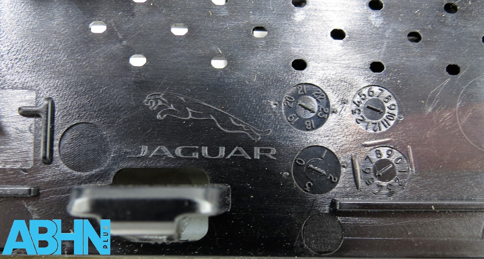 Jaguar XF X260 Genuine New Pair Left + Right Side Wing Fender Vent Trim Black - Image 19