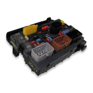 Peugeot Citroen BSM-R05-00 HW: 779 SW: 1C Fuse & Relay Box 9807028880 Delphi BSM