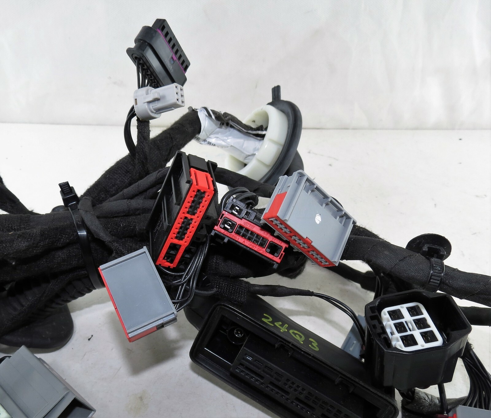 Discovery 5 L462 Front Driver Door RHD Door Wiring Loom/ Harness MY32-14631-APB - Image 4