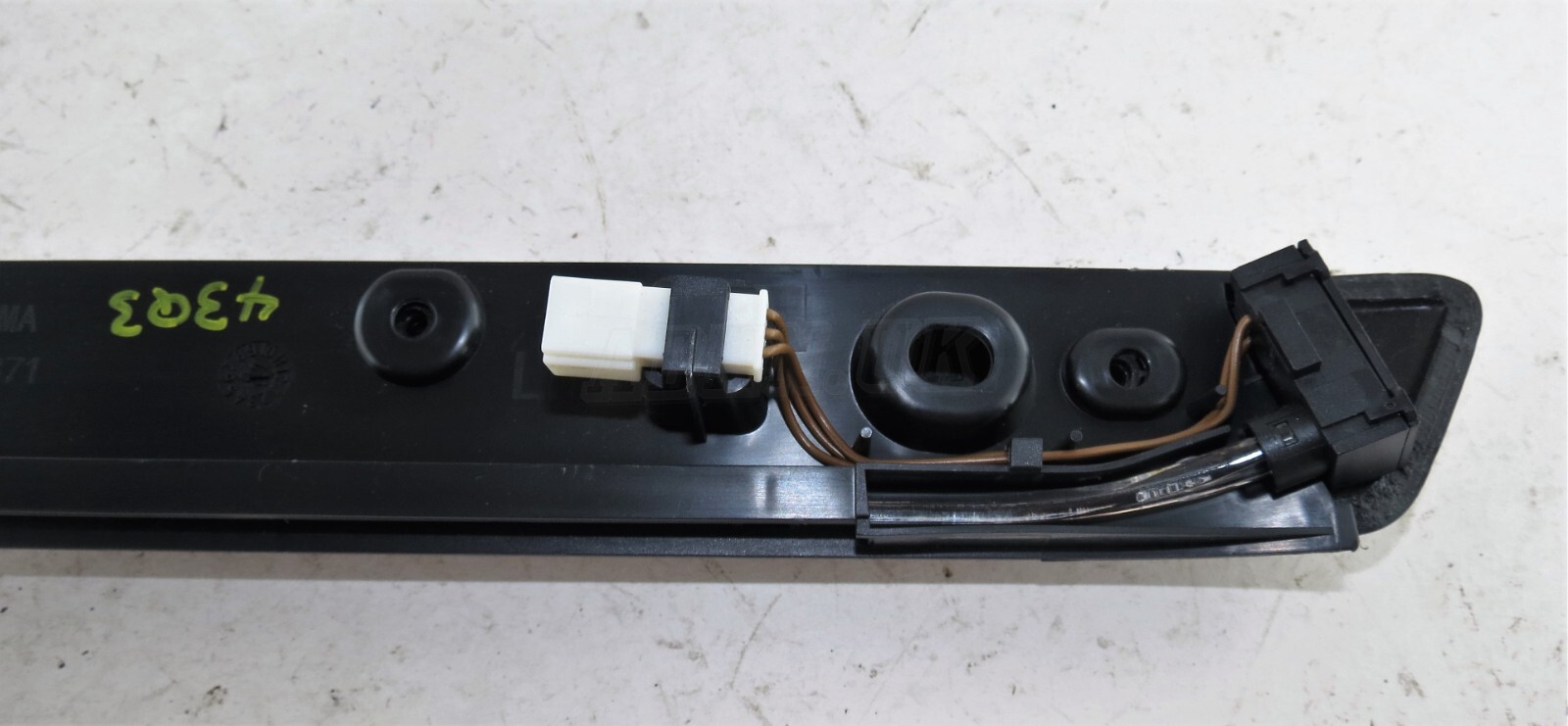 Land Rover Discovery V MK5 L462 Left Door Trim + LED Titanium Mesh L0269861AA01 - Image 5