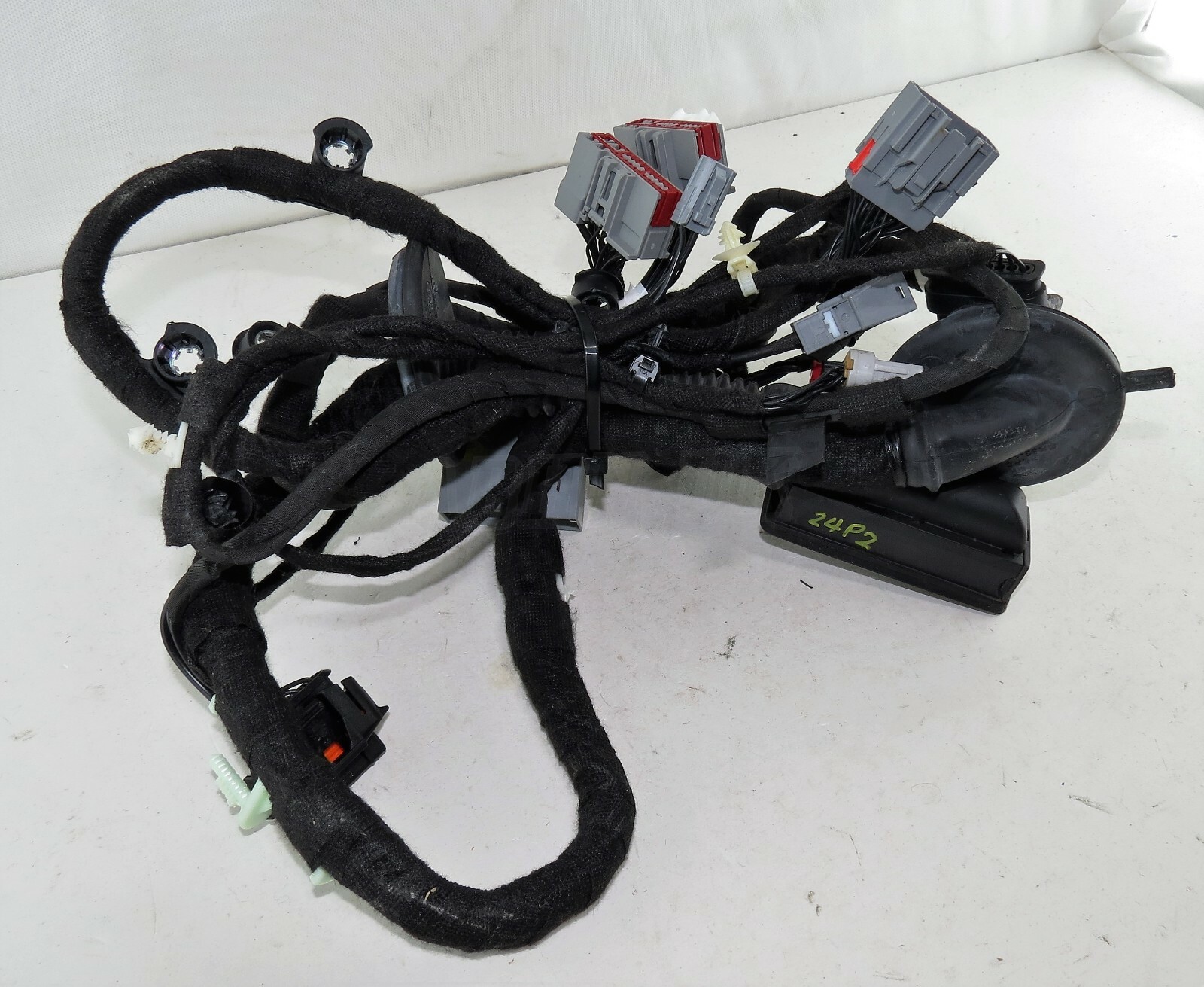 Discovery L462 15-19 Front Passenger LHD Door Wiring Loom Harness HY32-14630-BCC - Image 3