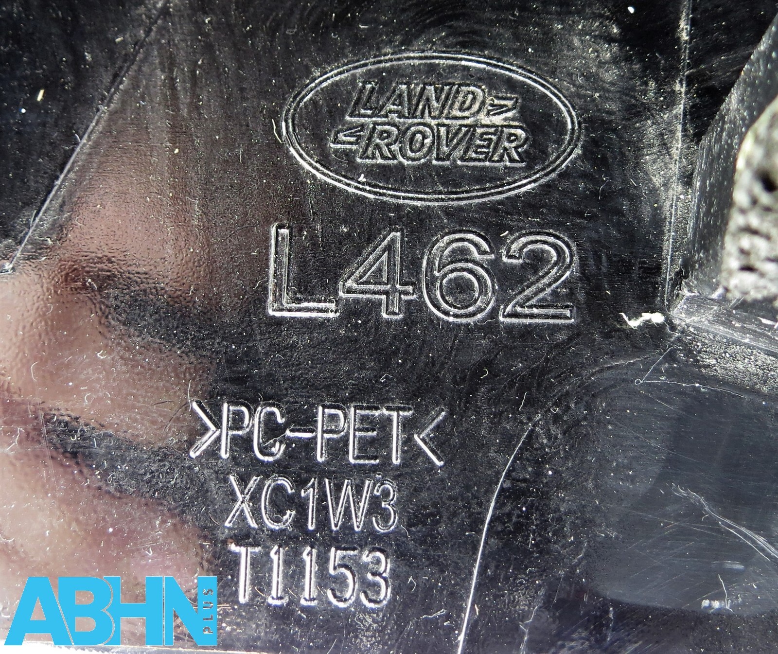 HY3240406BA LR Discovery V L462 Tailgate Plate Light Opening Camera Holder Trim5 - Image 12