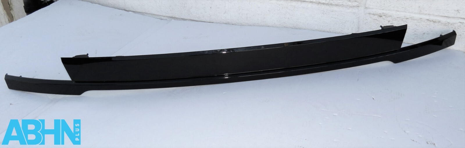 K8D2402A30AB Range Rover Evoque L551 Genuine Tailgate Black Mould Trim Finisher - Image 5
