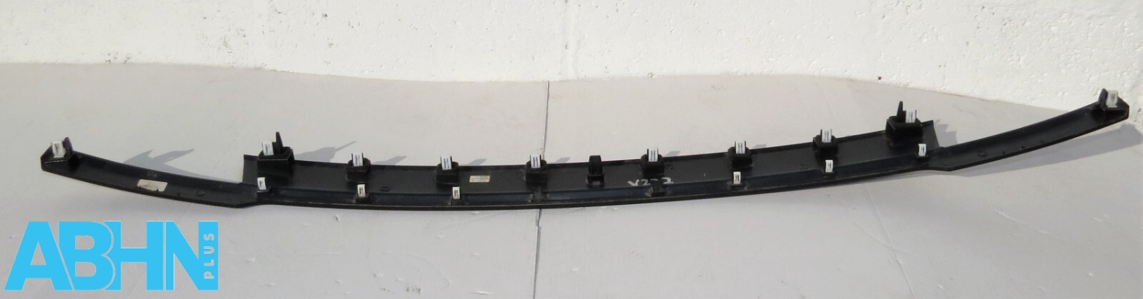 K8D2402A30AB Range Rover Evoque L551 Genuine Tailgate Black Mould Trim Finisher - Image 7