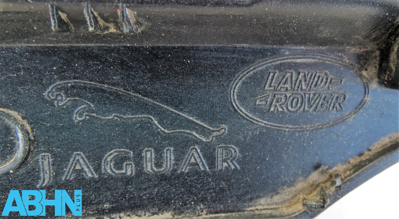 K8D2402A30AB Range Rover Evoque L551 Genuine Tailgate Black Mould Trim Finisher - Image 10