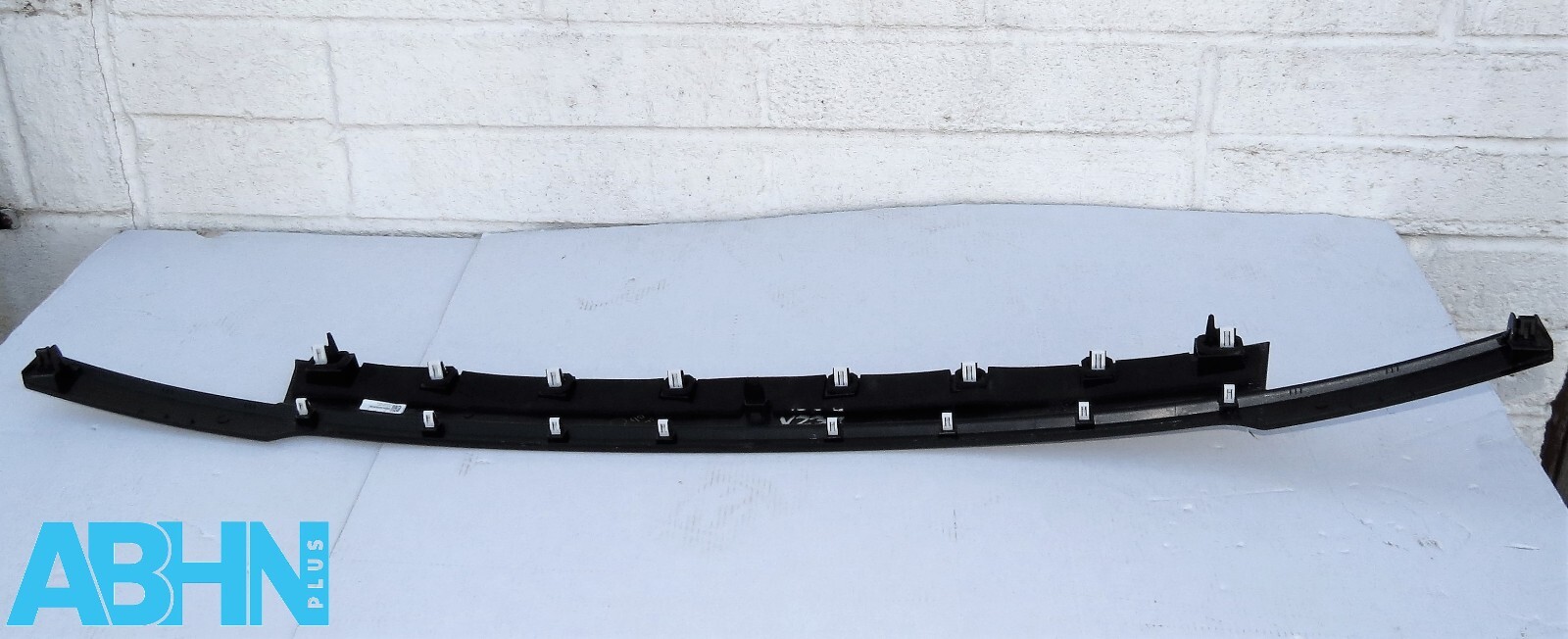 K8D2402A30A Range Rover Evoque L551 Genuine Tailgate Black Mould Trim Finisher - Image 5