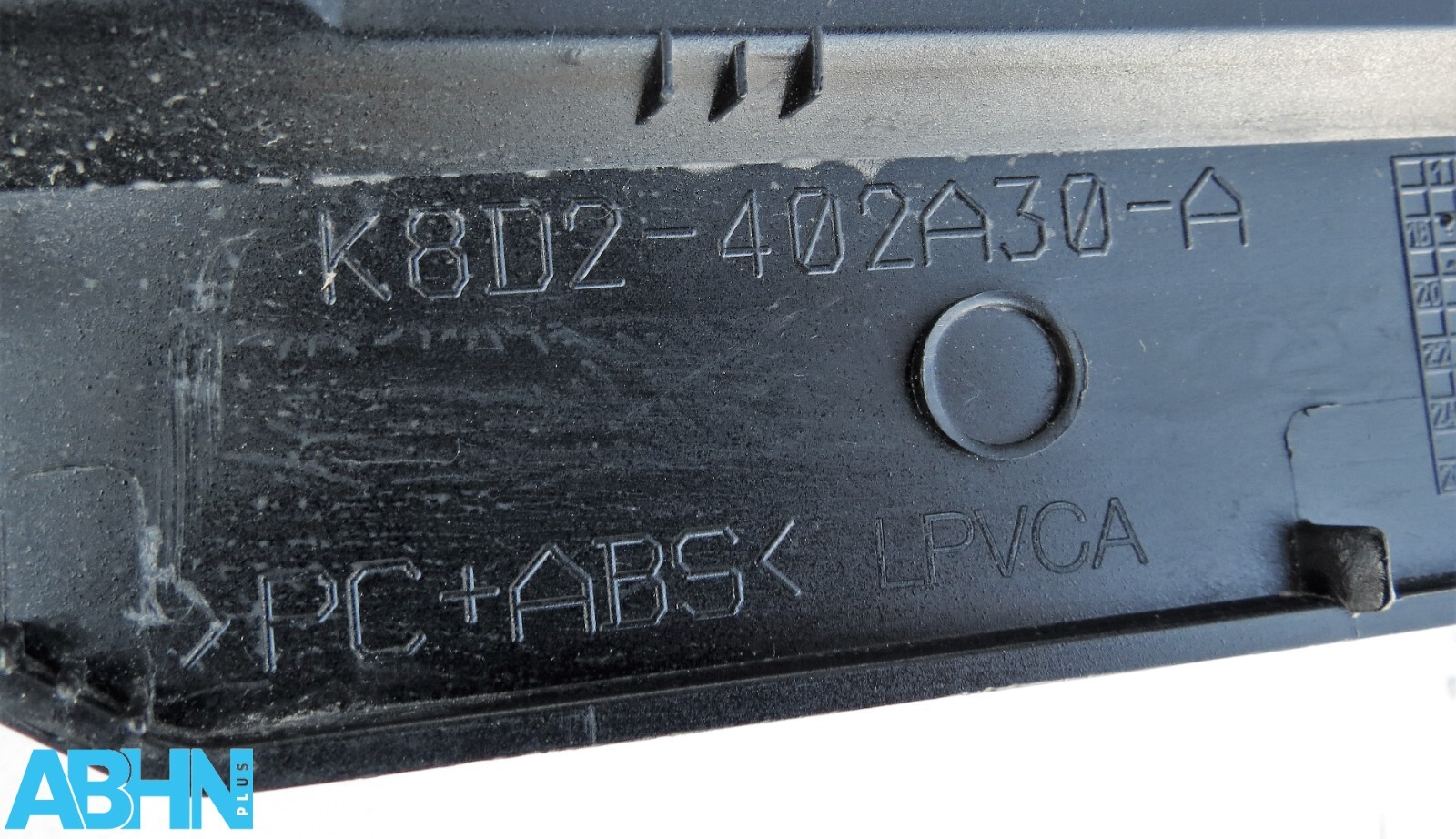 K8D2402A30A Range Rover Evoque L551 Genuine Tailgate Black Mould Trim Finisher - Image 7