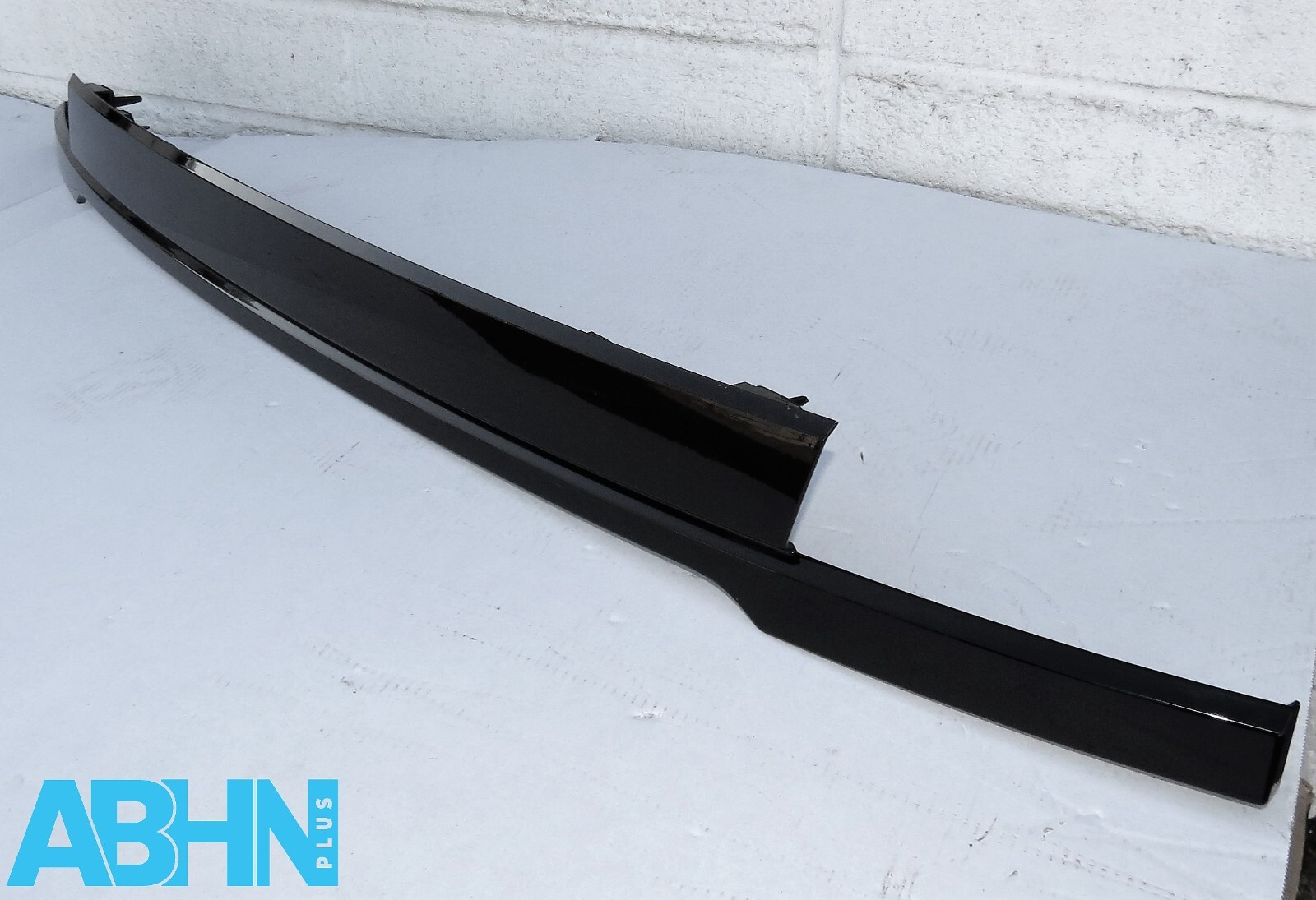 K8D2402A30A Range Rover Evoque L551 Genuine Tailgate Black Mould Trim Finisher* - Image 4