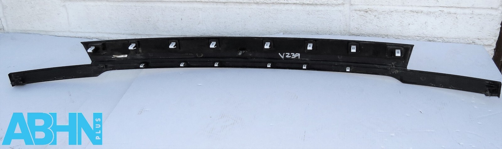 K8D2402A30A Range Rover Evoque L551 Genuine Tailgate Black Mould Trim Finisher* - Image 5