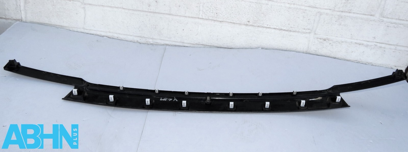 K8D2402A30A Range Rover Evoque L551 Genuine Tailgate Black Mould Trim Finisher* - Image 8
