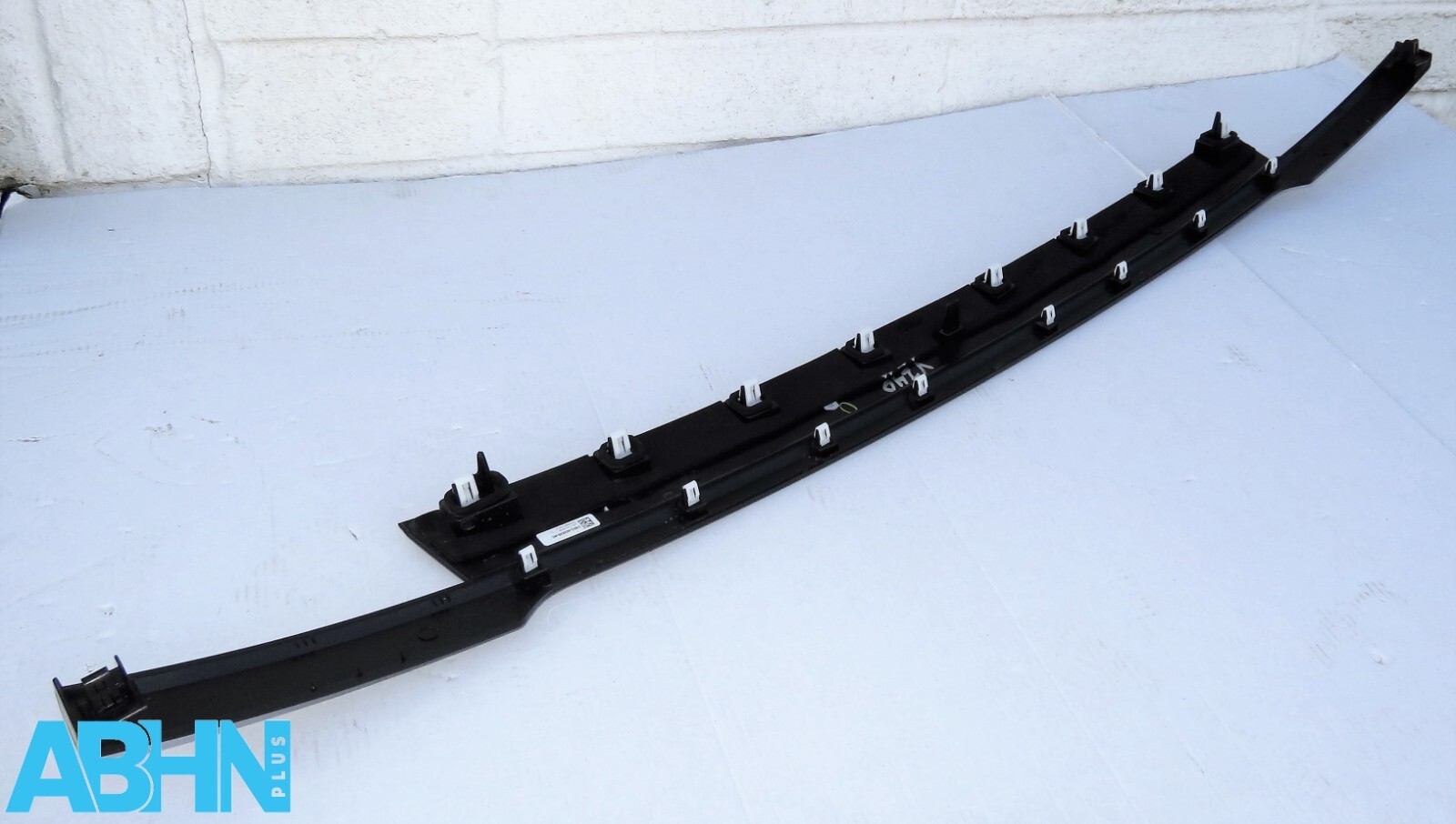 K8D2402A30A Range Rover Evoque L551 Genuine Tailgate Black Mould Trim Finisher/ - Image 2