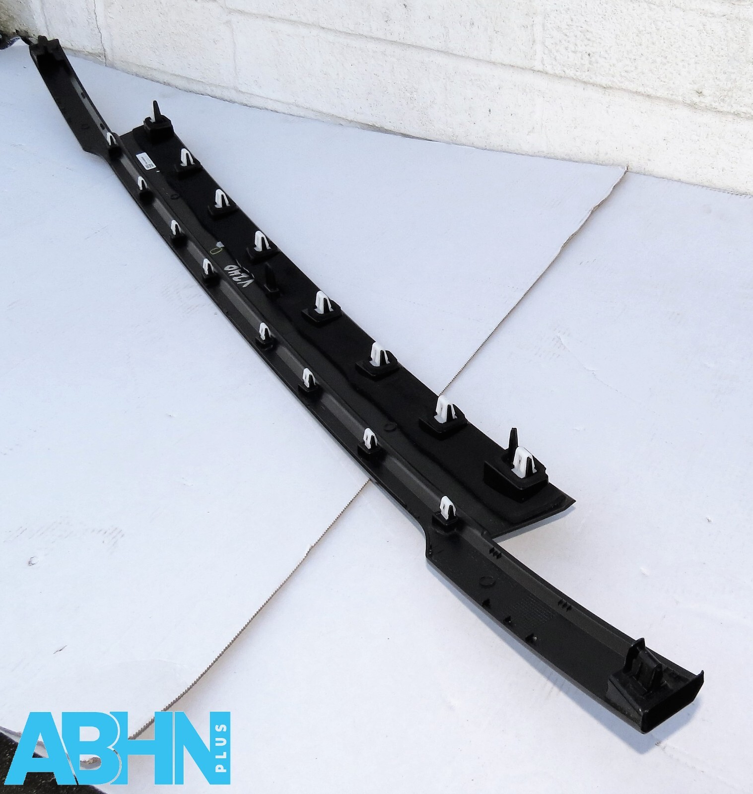 K8D2402A30A Range Rover Evoque L551 Genuine Tailgate Black Mould Trim Finisher/ - Image 5