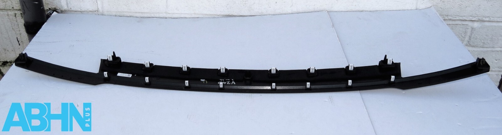 K8D2402A30A Range Rover Evoque L551 Genuine Tailgate Black Mould Trim Finisher/ - Image 6